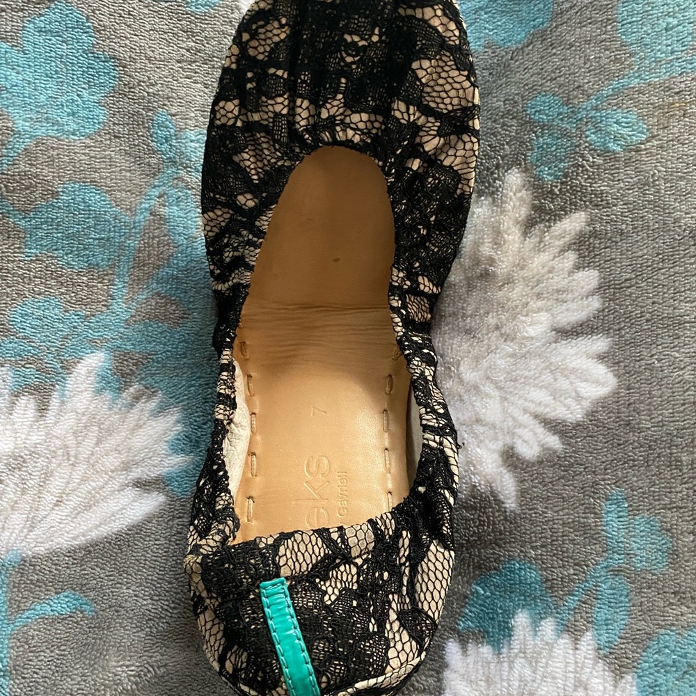 Slightly used Tieks Nude black size 7 with shoe bag and box